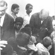 Visita de Pe. Marocco a instituição de menores (1970)
